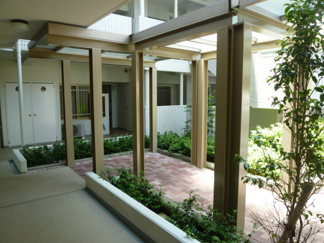 ルモンベル泉北桃山公園 共用廊下.jpg