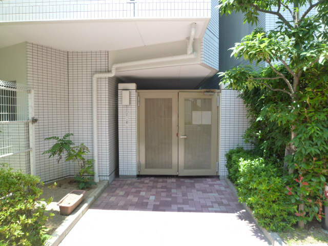 ルモンベル泉北桃山公園 通用口２.jpg