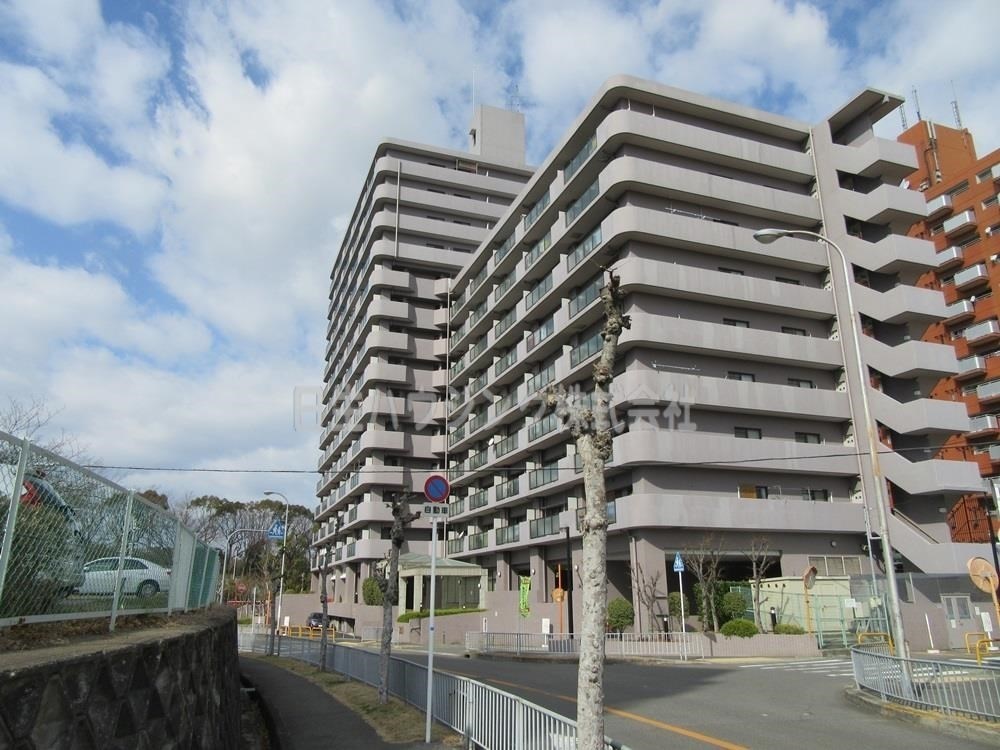 ファミール赤坂台 東側からの全景_1.jpg