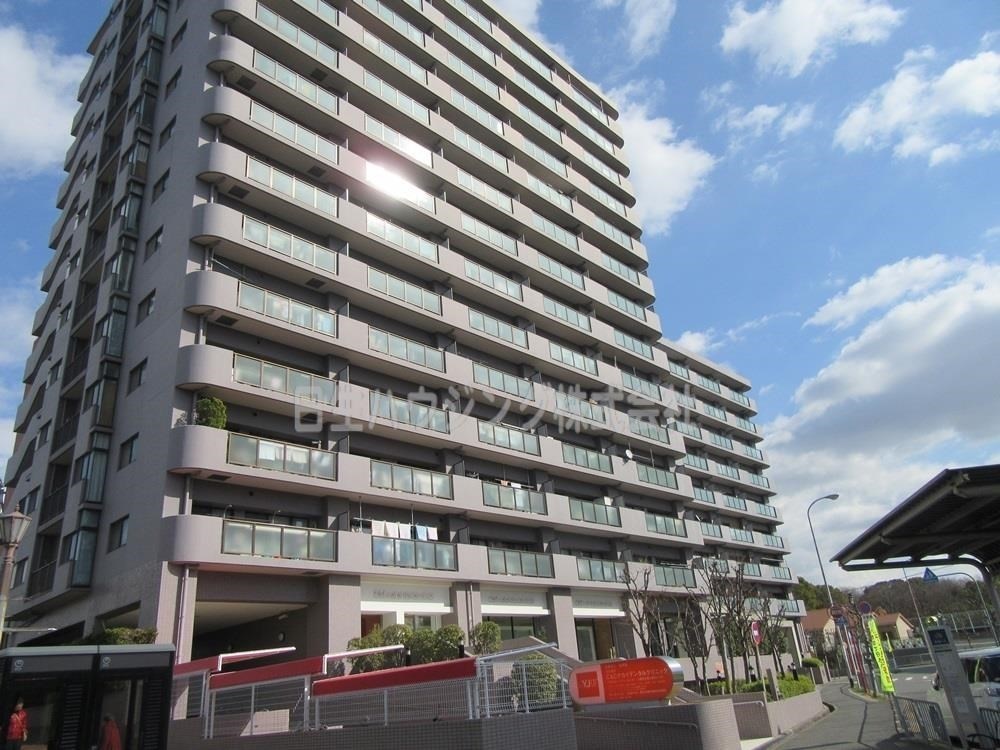 ファミール赤坂台 南側全景_1.jpg