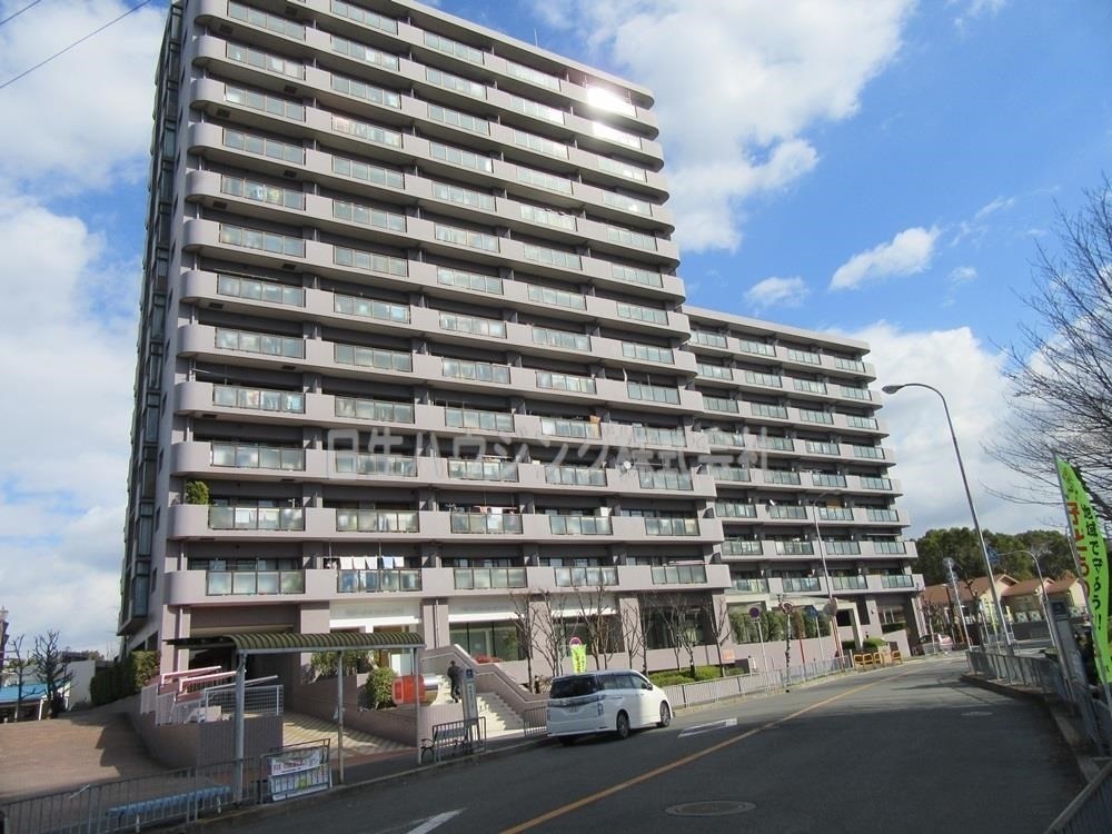 ファミール赤坂台 南側よりの全景_1.jpg