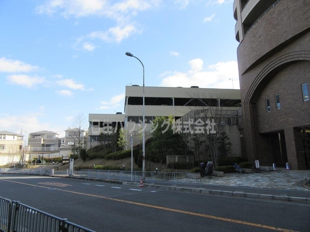 堺・泉北光明池城山公園シンシア ３階建て立体自走式駐車場_1.jpg