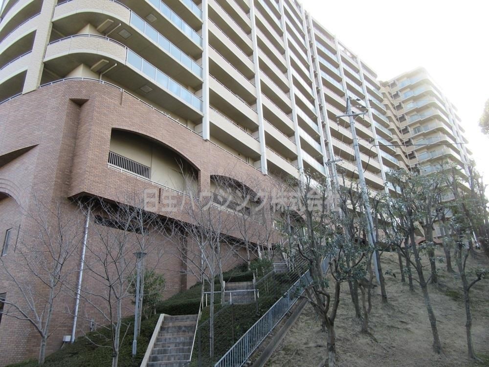 堺・泉北光明池城山公園シンシア 南側より全景_1.jpg