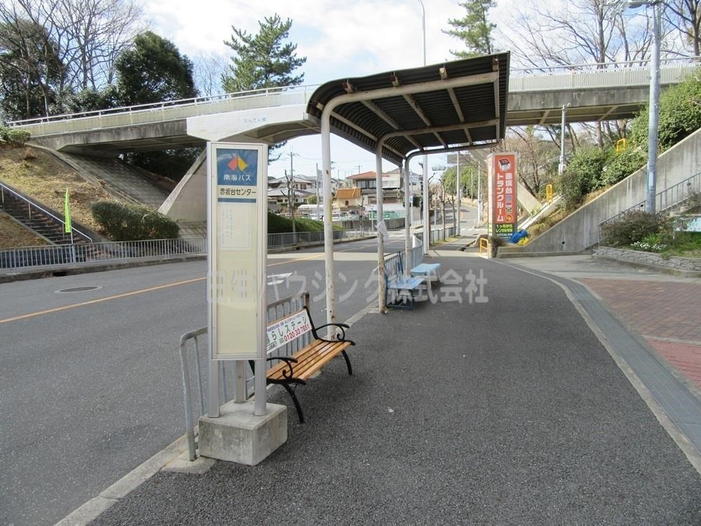 ファミール赤坂台 マンション前バス停
