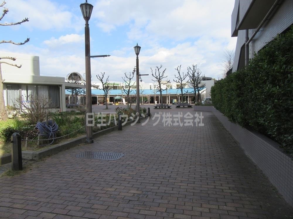 ファミール赤坂台 隣接店舗