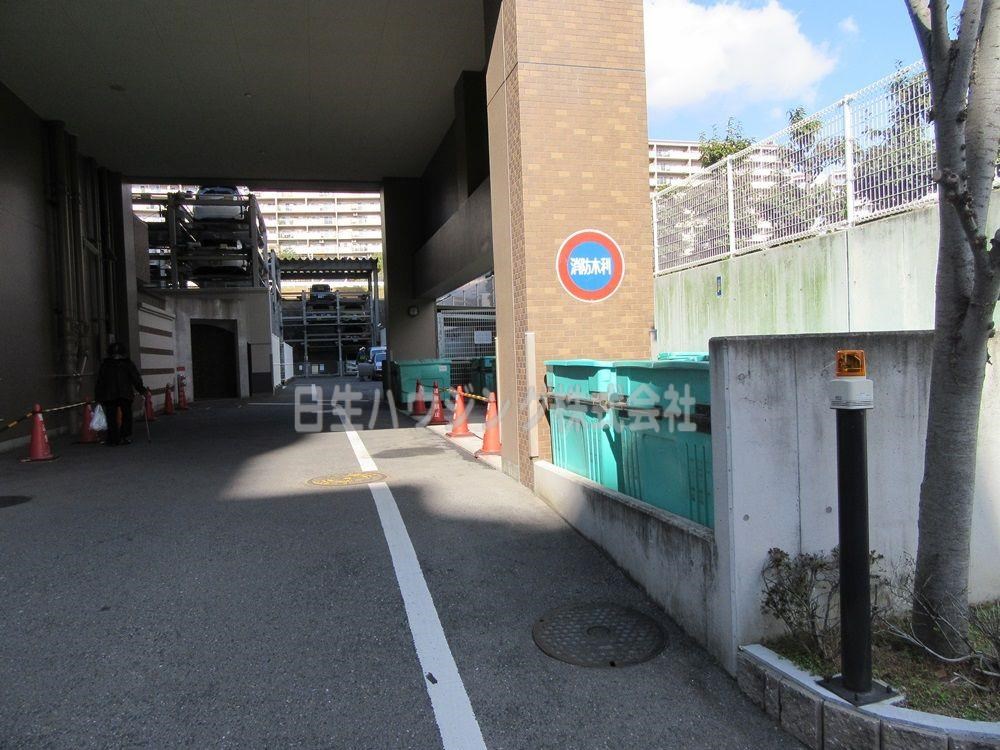 セレッソコート光明池ステーションシティ 駐車場入り口