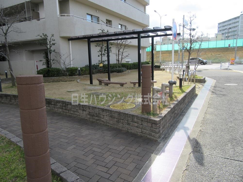 ディーレスティア堺・光明池 マンション内公園_1.jpg
