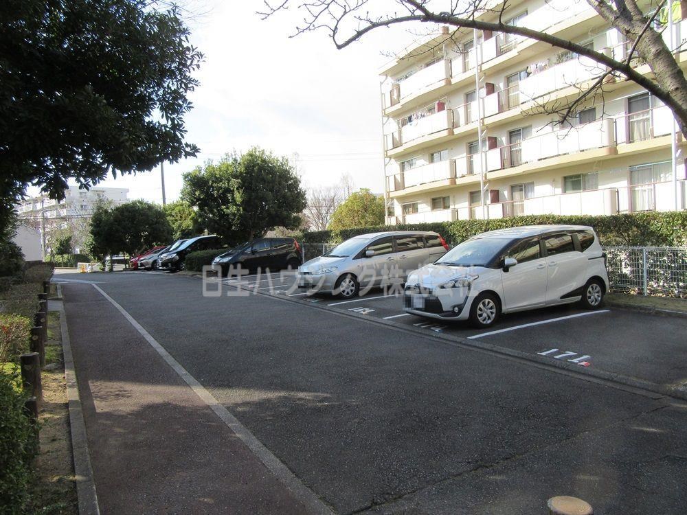 城山台3丁住宅　6号棟 ６棟前駐車場_1.jpg