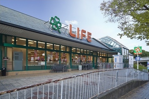 城山台3丁住宅　6号棟 スーパー：ﾗｲﾌ 城山台店　100m