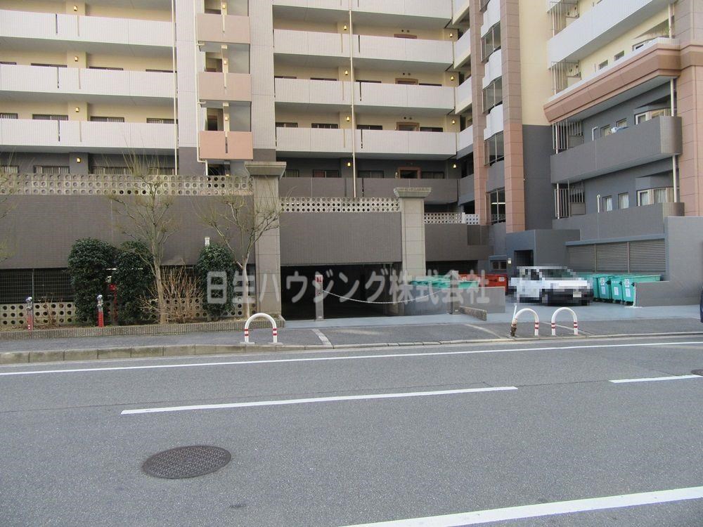 ジュネス光明池クレアール 駐車場入口