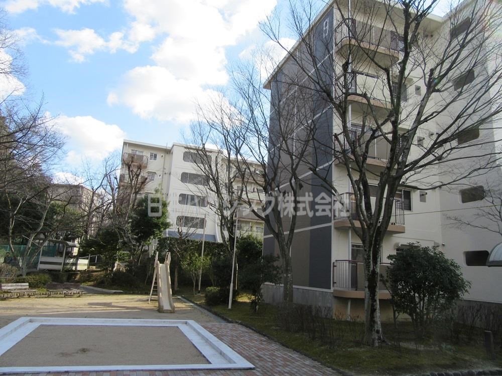 城山台3丁住宅　2号棟 団地内公園