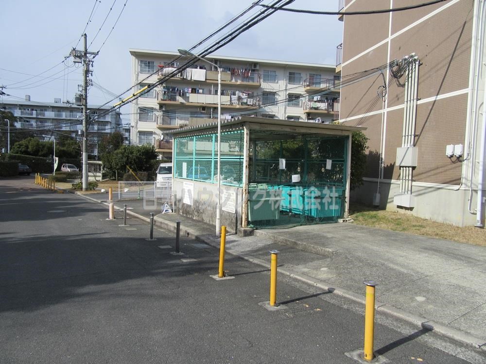 城山台3丁住宅　3号棟 ７棟横ゴミステーショ