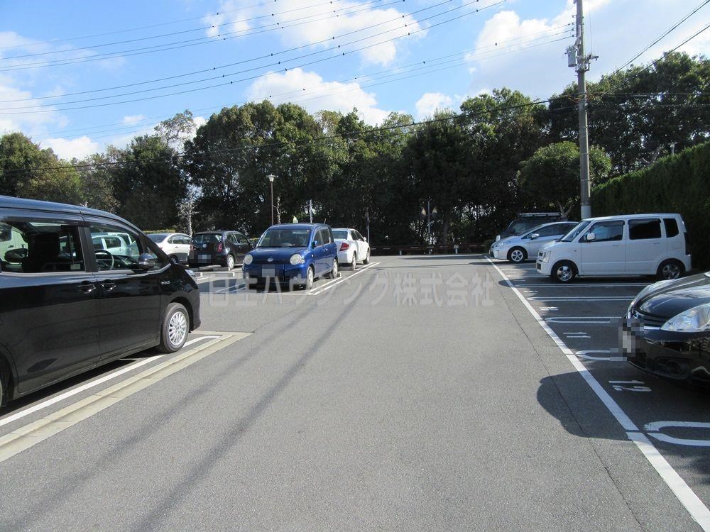 泉北赤坂台6丁住宅　1号棟 １号棟前駐車場 (2)_1.jpg