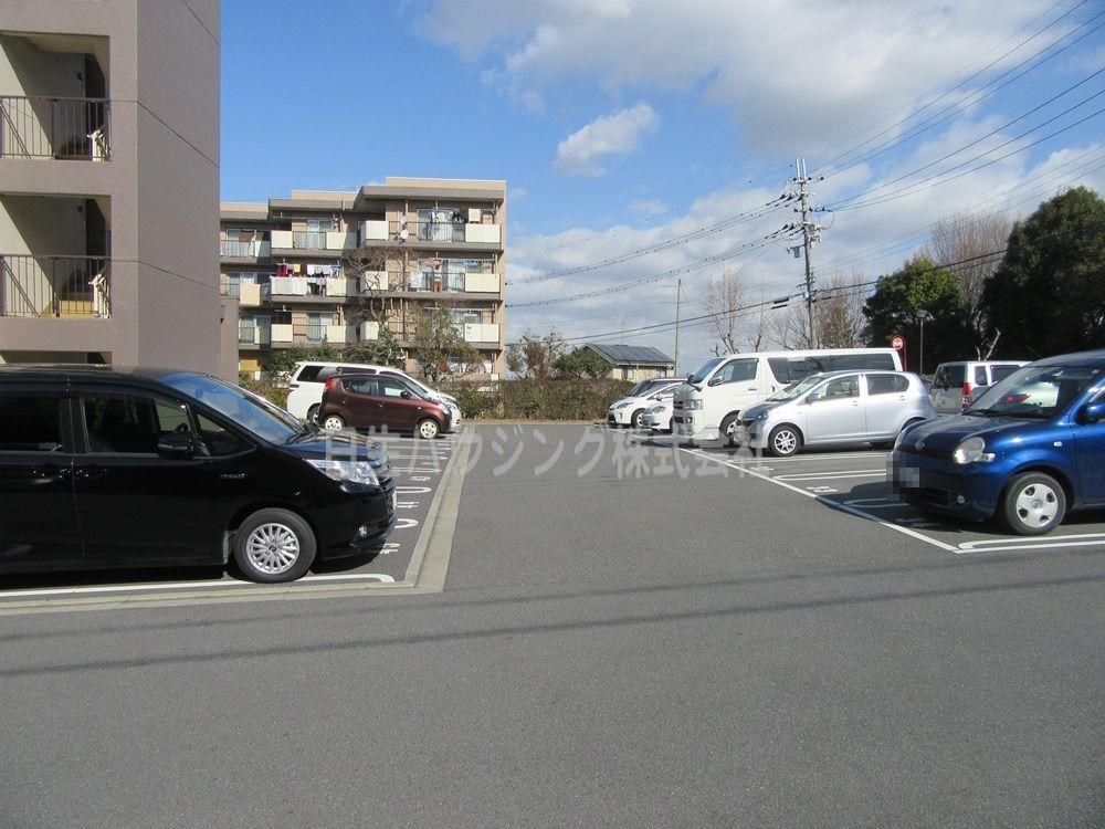 泉北赤坂台6丁住宅　1号棟 １号棟横駐車場