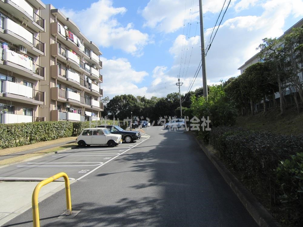 泉北赤坂台6丁住宅　1号棟 １号棟横駐車場