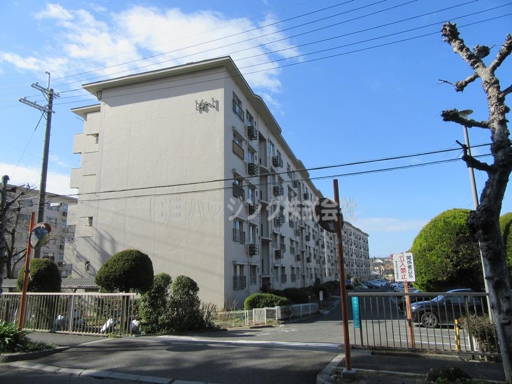 泉北赤坂台A住宅　7号棟 マンション敷地入口