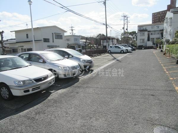 泉北赤坂台B住宅　17号棟 駐車スペース