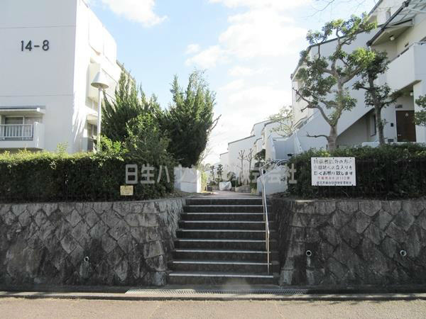 泉北赤坂台B住宅　17号棟 遊歩道入口