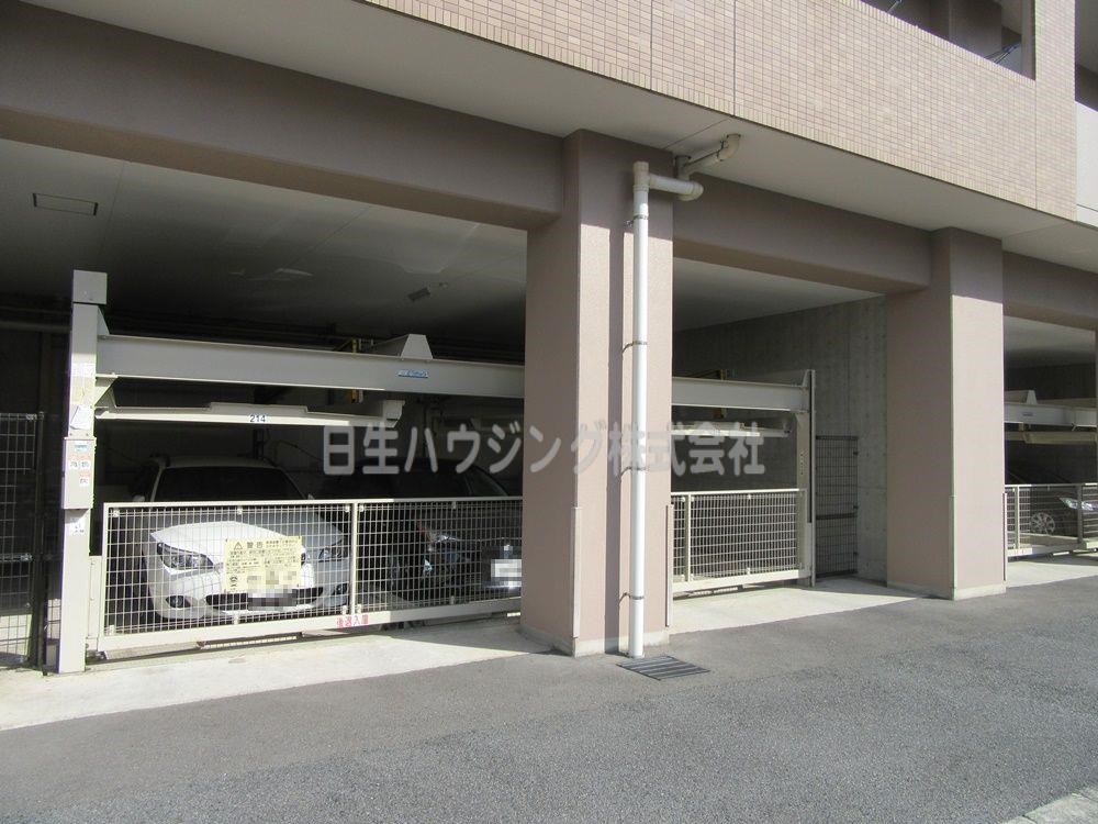 ソワール新檜尾台　５号棟 ５棟建物内駐車場 (2)_1.jpg