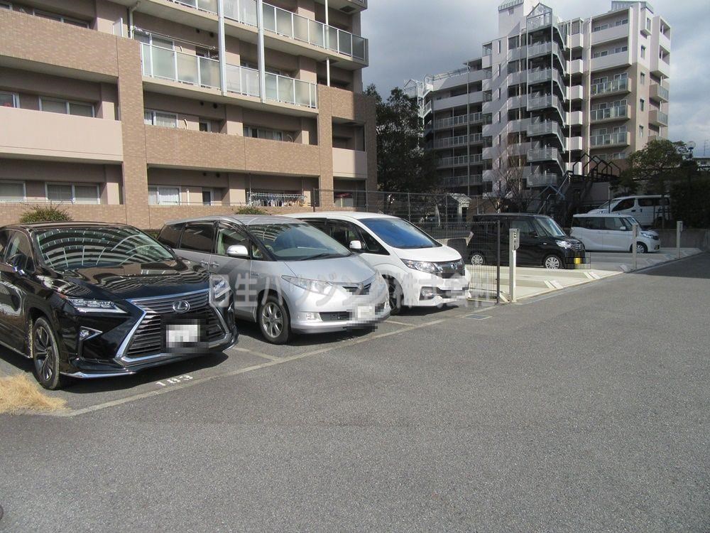 ソワール新檜尾台　５号棟 ５棟前駐車場_1.jpg