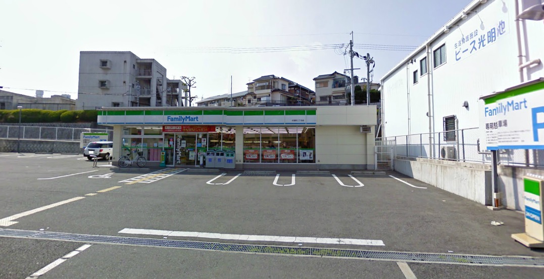 ソワール新檜尾台　５号棟 コンビ二：ﾌｧﾐﾘｰﾏｰﾄ 伏屋町三丁目店　166m