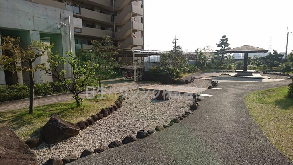 エバーランドシティ新・泉北８番館 8号棟前敷地内広場２_1.jpg