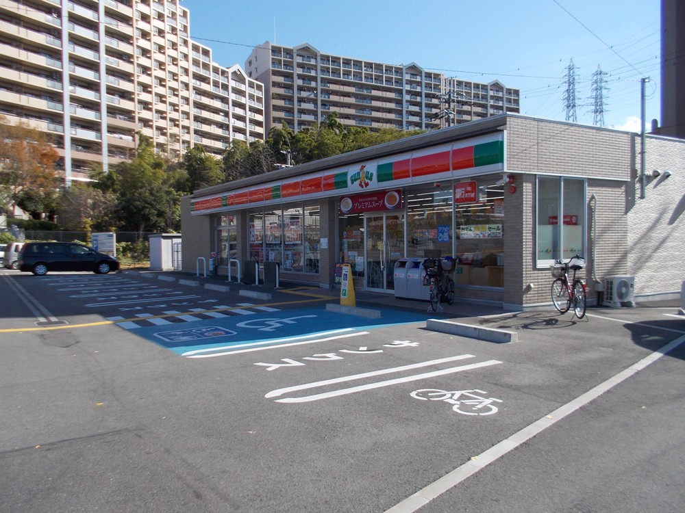 エバーランドシティ新・泉北３番館 コンビ二：ｻﾝｸｽ 和泉室堂店　161m