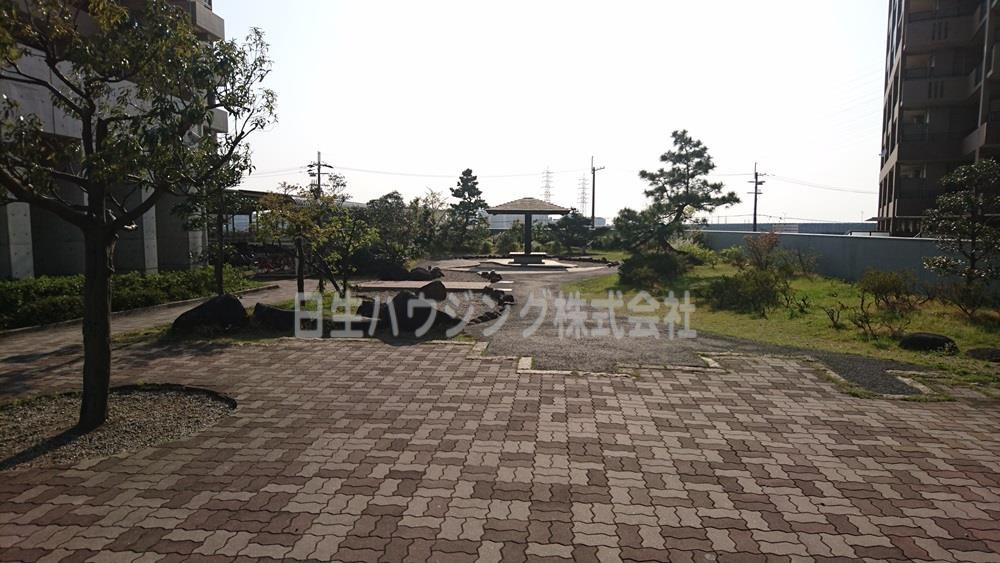 エバーランドシティ新・泉北８番館 8号棟前敷地内広場