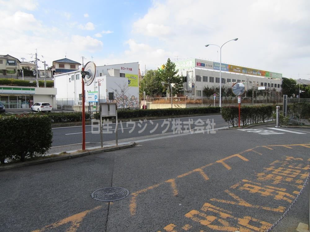 ソワール新檜尾台　５号棟 ５棟前駐車場出口