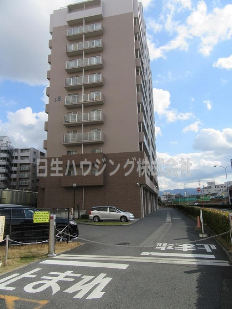 ソワール新檜尾台　５号棟 ５棟駐車場入口