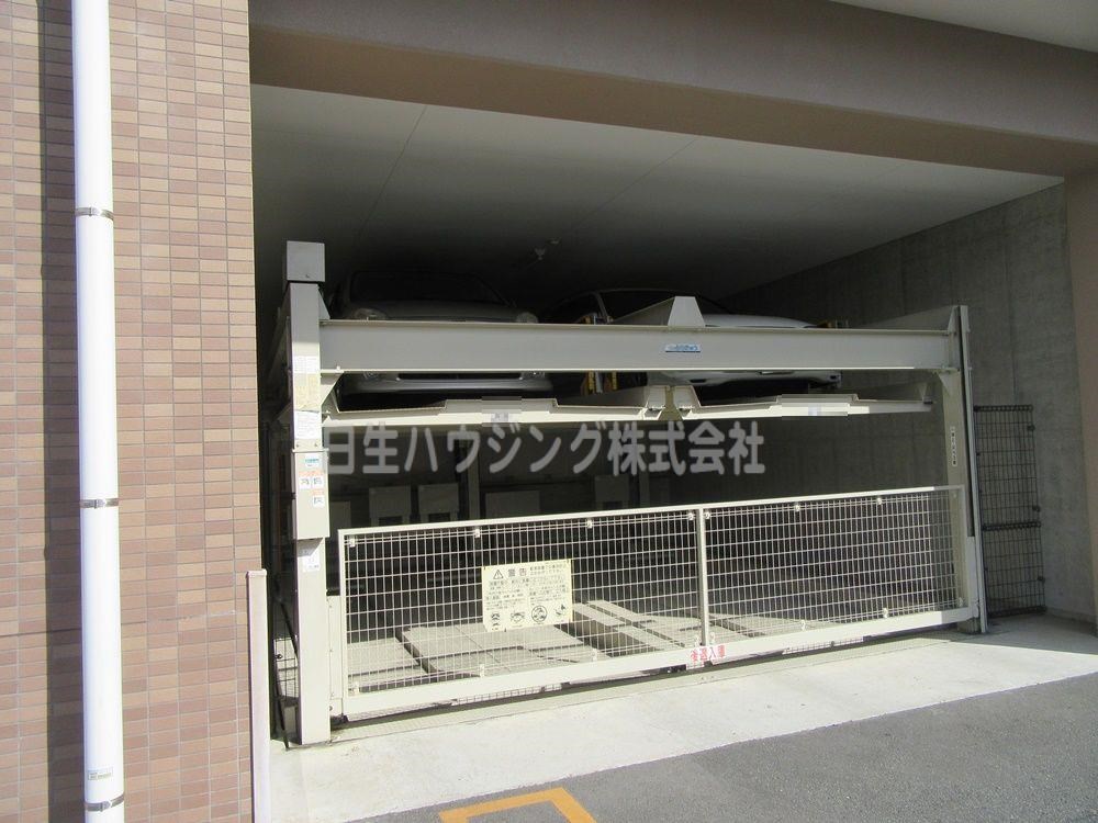 ソワール新檜尾台　５号棟 ５号棟建物内駐車場