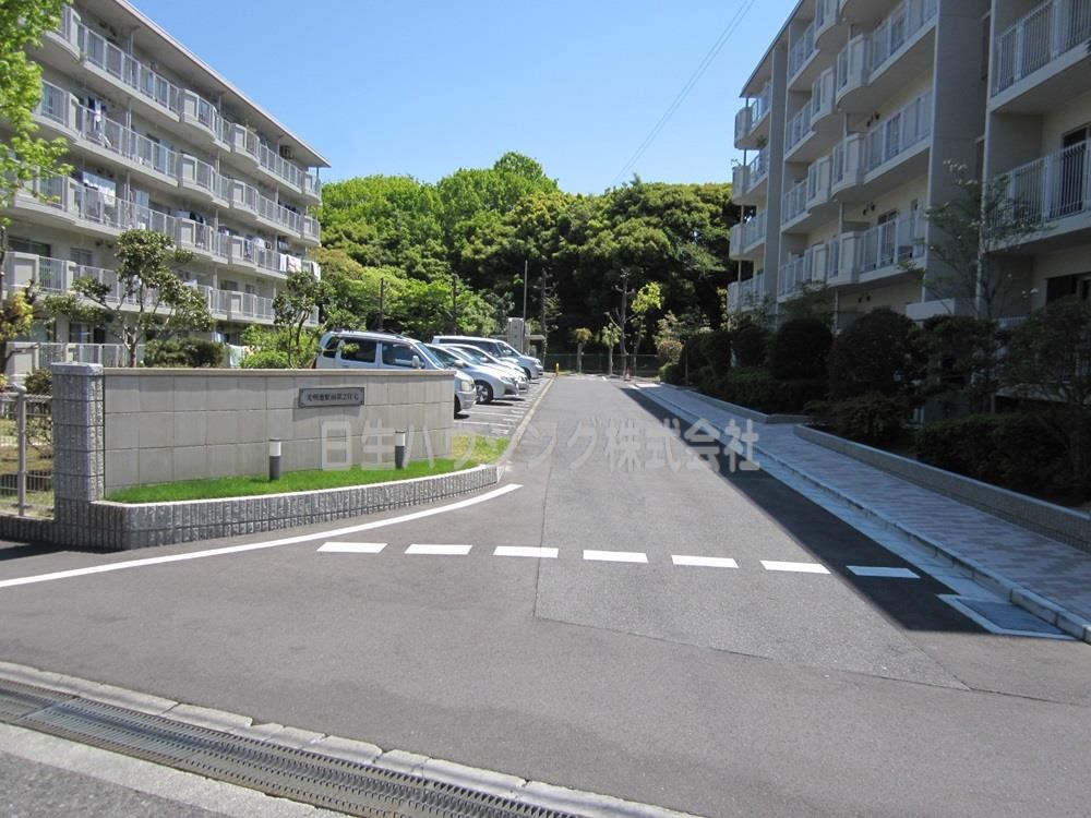 光明池駅前第2住宅　3号棟 3棟駐車場入り口_1.jpg
