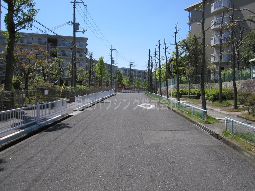 光明池駅前第2住宅　3号棟 前面道路