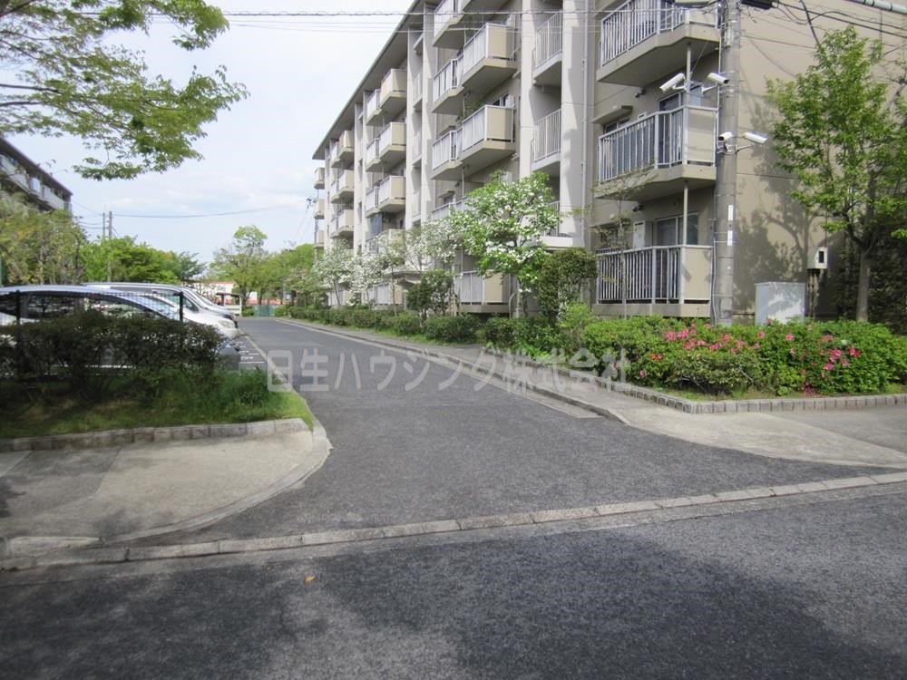 光明池駅前第3住宅　10号棟 10棟前_1.jpg