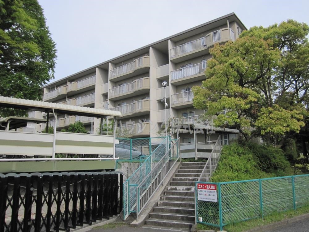 光明池駅前第3住宅　10号棟 西側階段