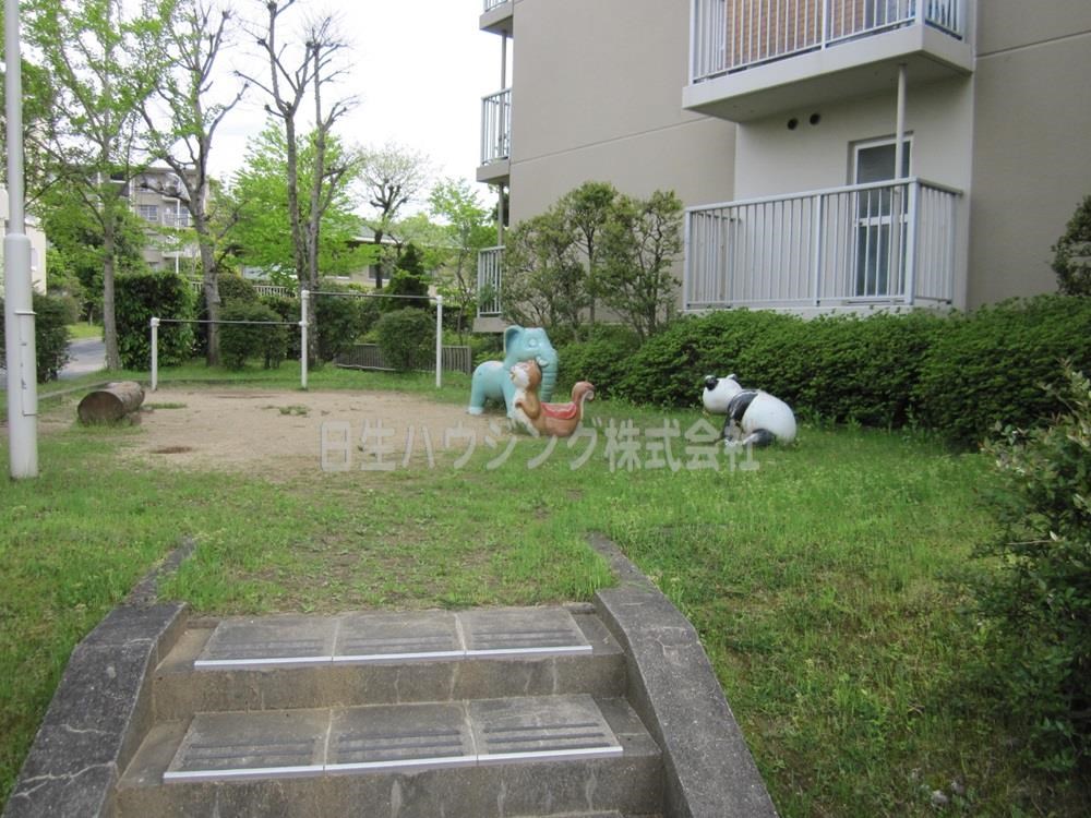 光明池駅前第3住宅　10号棟 敷地内広場