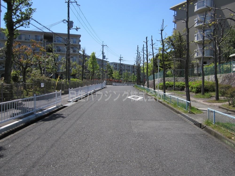 光明池駅前第3住宅　7号棟 東側道路