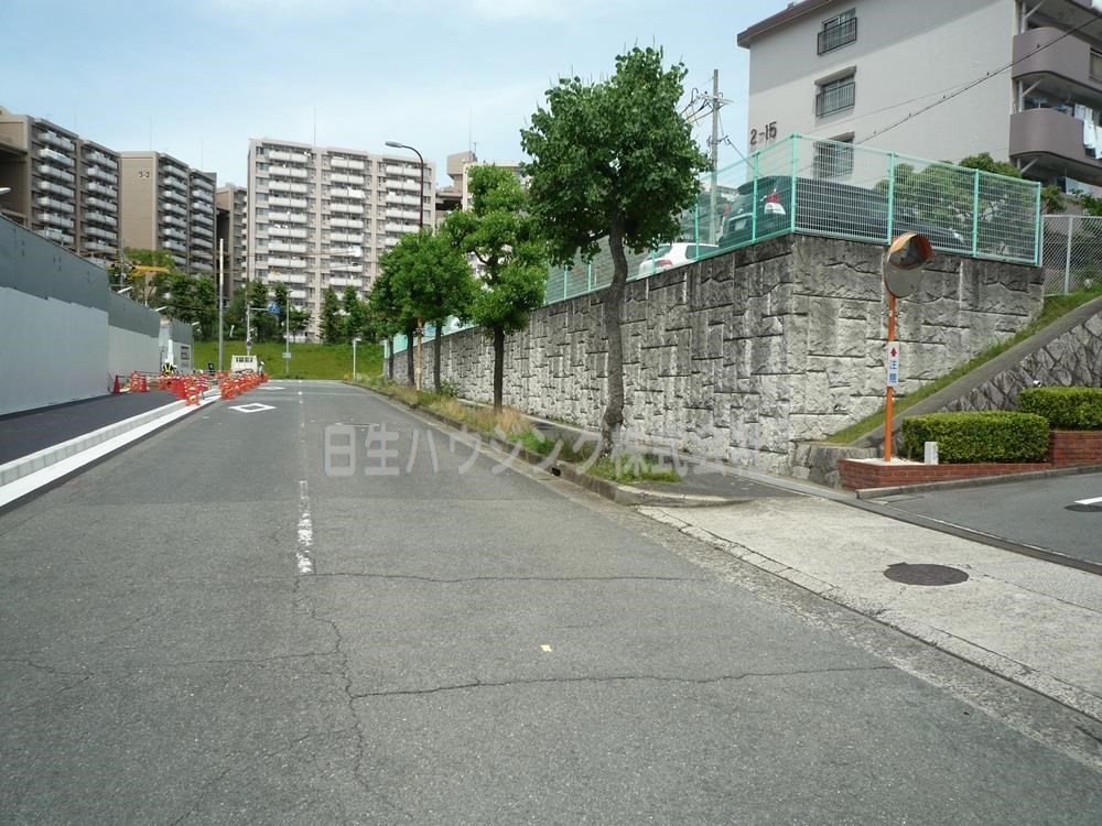 泉北鴨谷台第1住宅　17号棟 前面道路