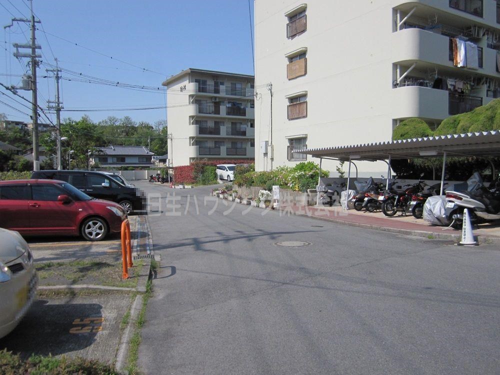 新檜尾台第1次住宅　12号棟 １２号棟西側通路_1.jpg