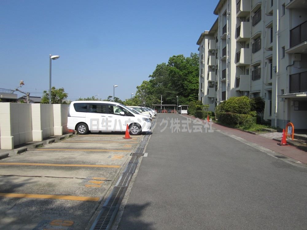 新檜尾台第1次住宅　14号棟 １４号棟前駐車場_1.jpg