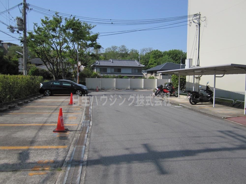 新檜尾台第1次住宅　14号棟 １４号棟横駐車場_1.jpg