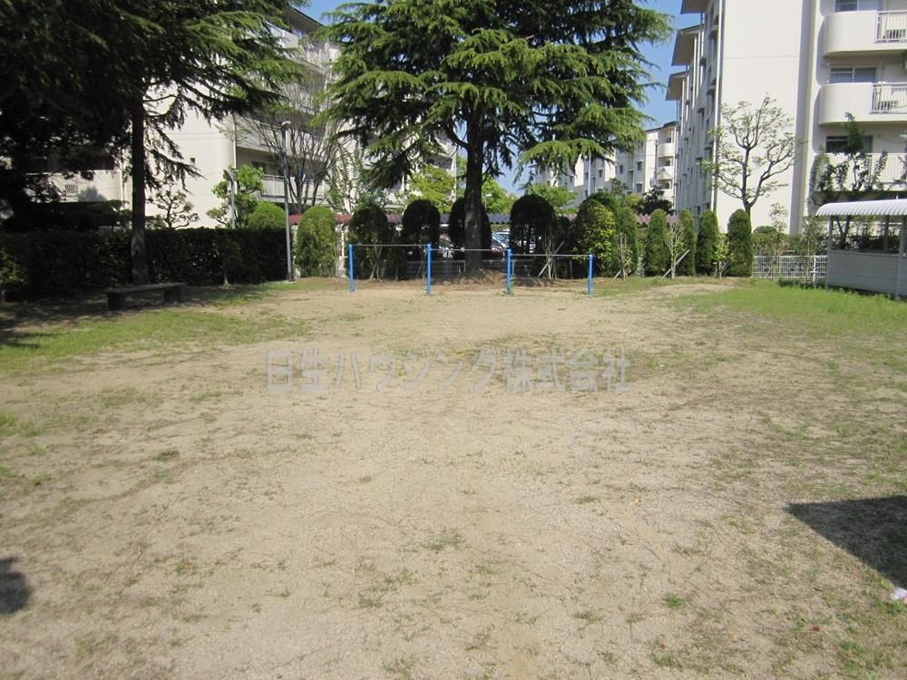 新檜尾台第1次住宅　12号棟 敷地内広場