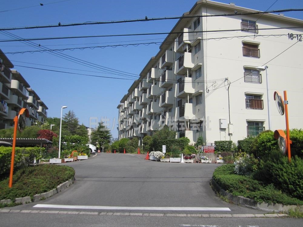 新檜尾台第1次住宅　14号棟 駐車場出入口