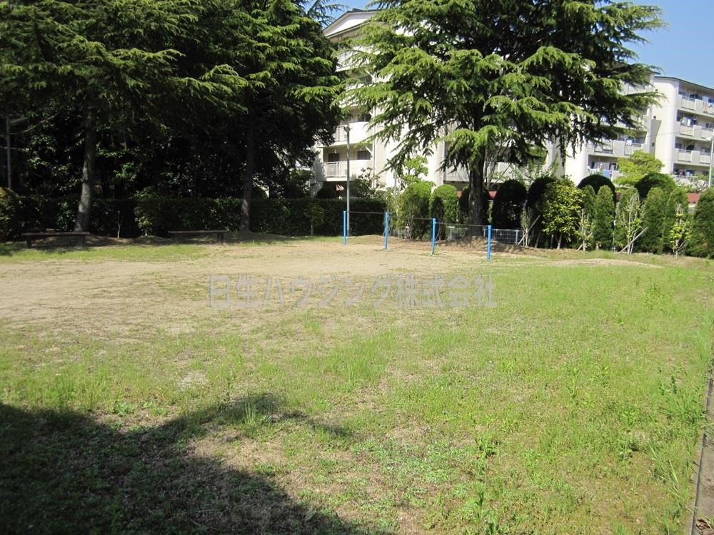 新檜尾台第1次住宅　14号棟 敷地内広場