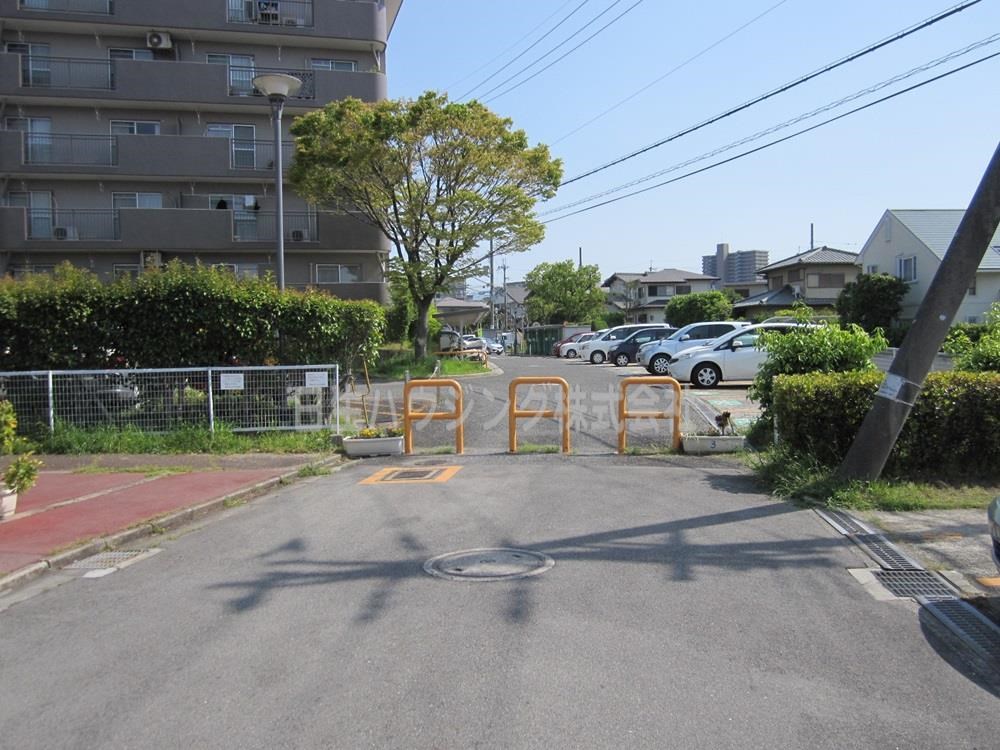 新檜尾台第1次住宅　14号棟 敷地内通路