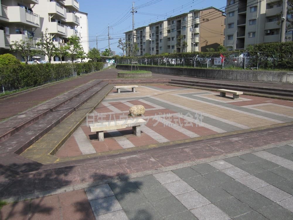 新檜尾台第1次住宅　9号棟 住宅内中央広場