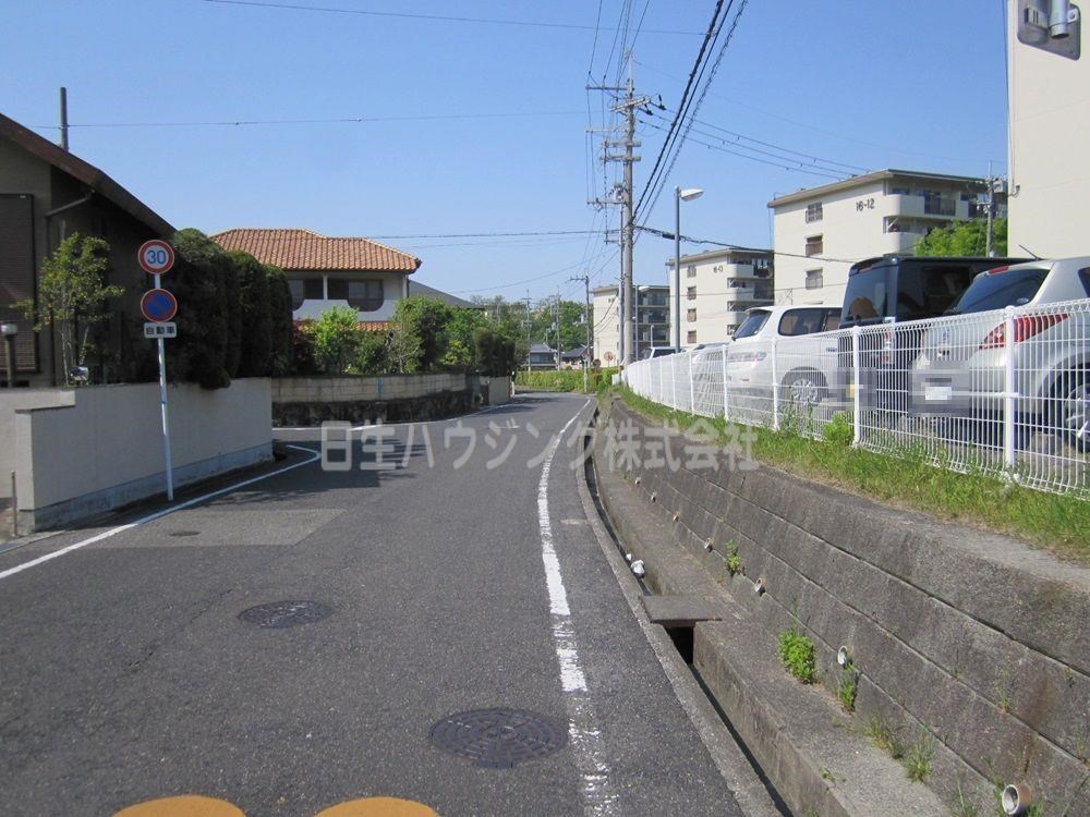 新檜尾台第1次住宅　9号棟 西側道路