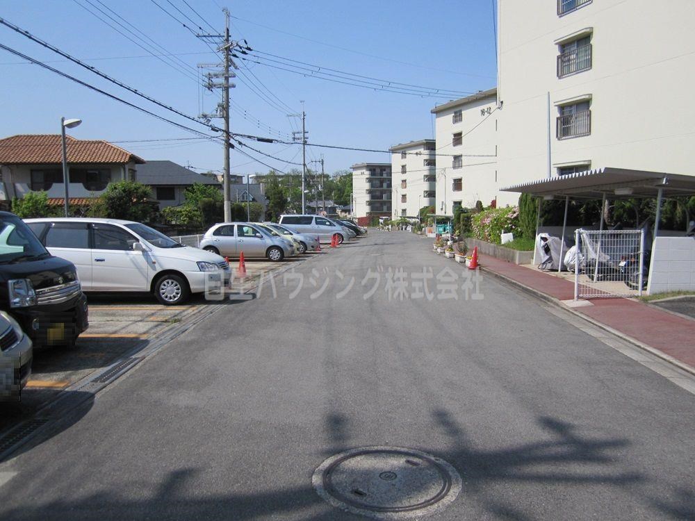 新檜尾台第1次住宅　9号棟 敷地内駐車場