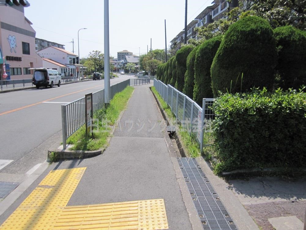 新檜尾台第2次住宅　2号棟 南側歩道西側