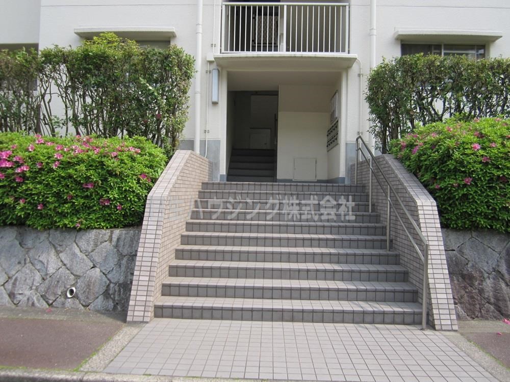 新檜尾台第4次住宅　22号棟 階段
